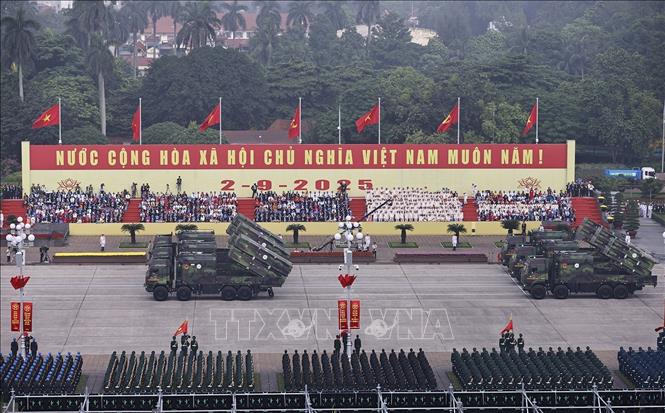 Hệ thống tên lửa Trường Sơn do Viettel nghiên cứu, sản xuất diễu binh trên Quảng trường Ba Đình. Ảnh: Doãn Tấn - TTXVN