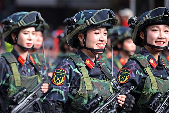 Các khối Quân đội nhân dân Việt Nam diễu hành qua Lễ đài. Ảnh: Công Đạt - TTXVN