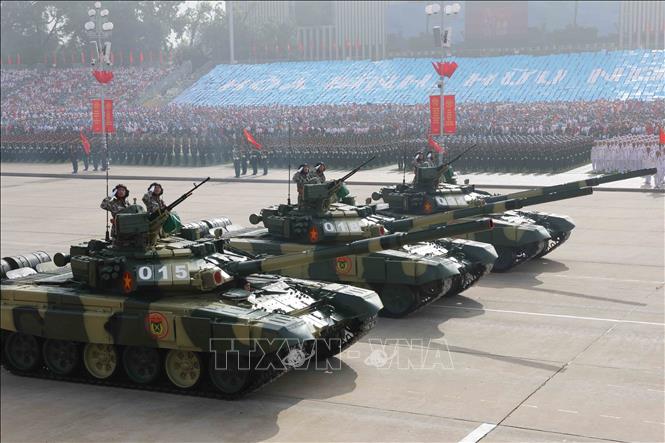 Khối xe tăng T90 diễu binh trên Quảng trường Ba Đình. Ảnh: Phương Hoa - TTXVN