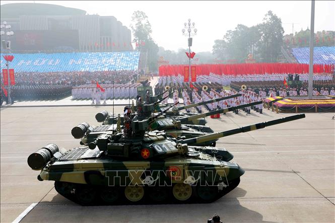 Khối xe tăng T90 diễu binh trên Quảng trường Ba Đình. Ảnh: Phương Hoa - TTXVN