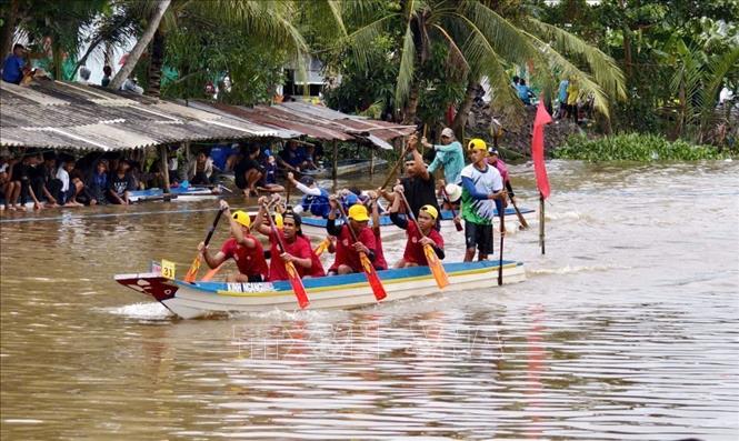 Cặp thi đấu đang so kè về đích. Ảnh: Tuấn Phi-TTXVN
