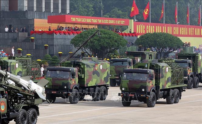 Tổ hợp radar cảnh giới tầm thấp VRS-2DM do Viettel nghiên cứu sản xuất, đảm nhận vai trò đặc biệt trong tác chiến phòng không diễu binh trên Quảng trường Ba Đình. Ảnh: Phạm Kiên - TTXVN
