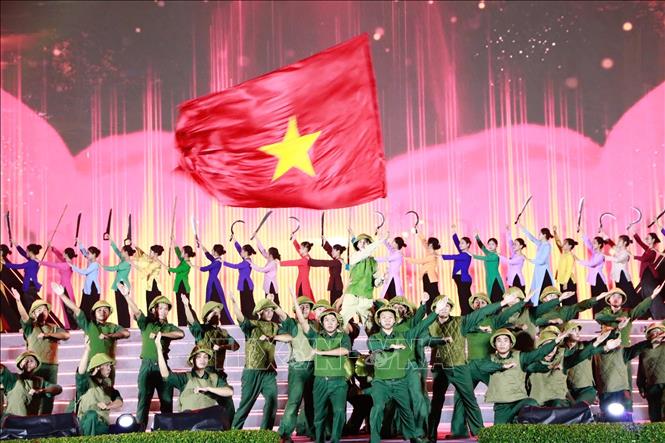 Các tiết mục đã tái hiện khí thế hào hùng của dân tộc. Ảnh: Huyền Trang - TTXVN