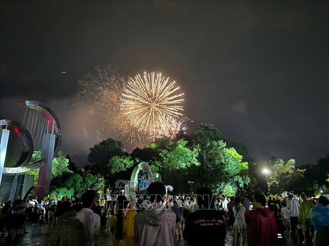 Fireworks display in Binh Duong ward. VNA Photo