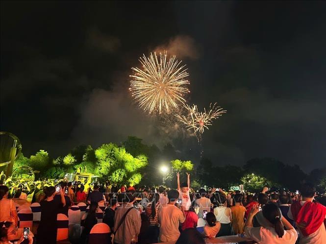 Fireworks display in Binh Duong ward. VNA Photo