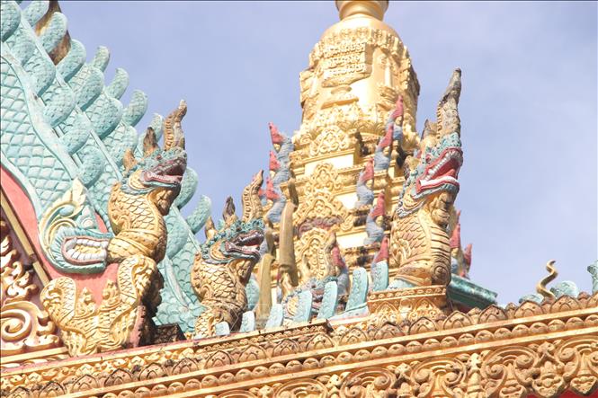 The Naga snake symbol on Ghositaram pagoda's roof. For the Khmer people in the South, the snake is considered a sacred animal, symbolizing shelter and protection. VNA Photo: Chanh Đa