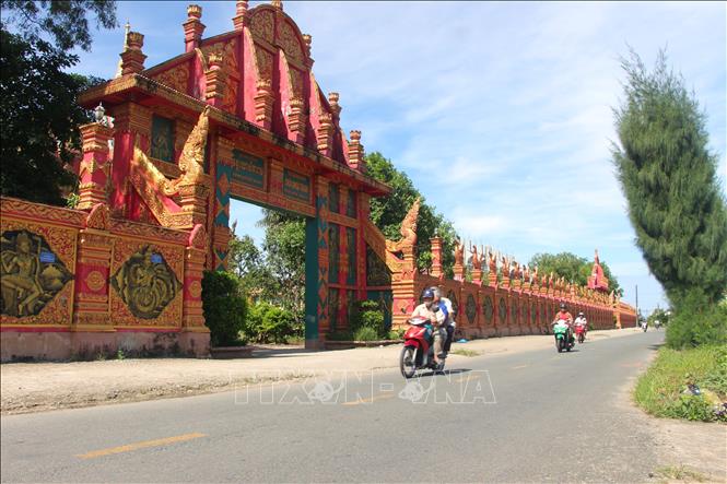 Ghositaram pagoda has the typical architecture of a Khmer pagoda, consisting of a central chamber, a vihara, an auditorium, a tower, a school, and the monks’ residence. VNA Photo: Chanh Đa
