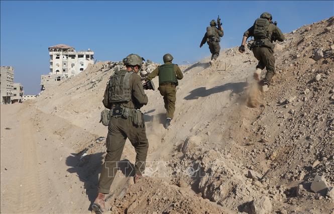 (Tư liệu) Binh sĩ Israel tham gia chiến dịch quân sự tại thành phố Rafah, Dải Gaza ngày 7/11/2024. Ảnh: THX/TTXVN