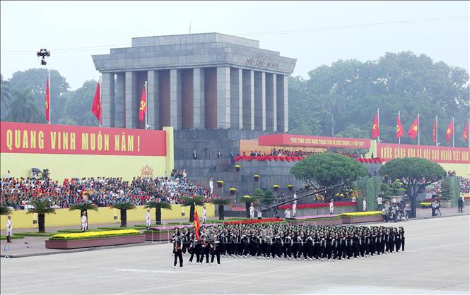 Khối nữ Du kích miền Nam diễu qua Lễ đài. Ảnh: Phạm Kiên-TTXVN