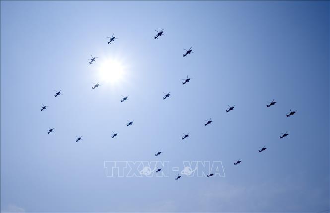 Trực thăng trình diễn tại Lễ duyệt binh kỷ niệm 80 năm chiến thắng phát xít của nhân dân thế giới ở Bắc Kinh, Trung Quốc, ngày 3/9/2025. Ảnh: THX/TTXVN