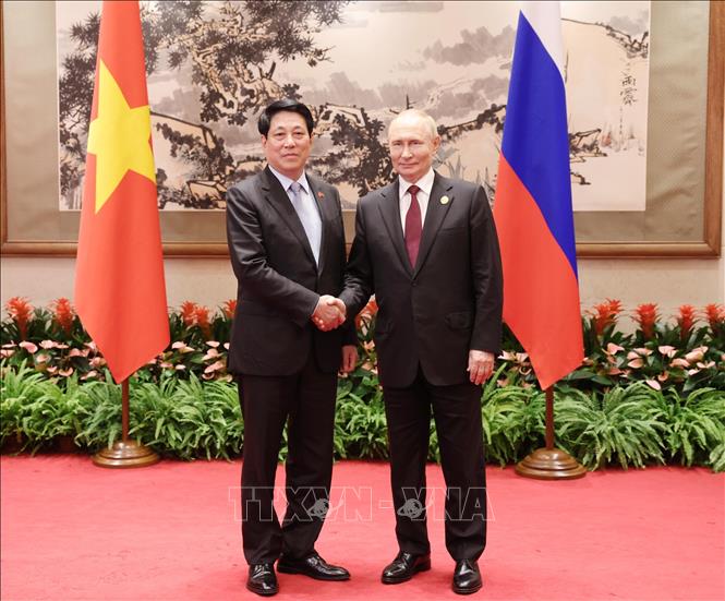 Chủ tịch nước Lương Cường hội kiến Tổng thống Nga Vladimir Putin. Ảnh: Lâm Khánh – TTXVN