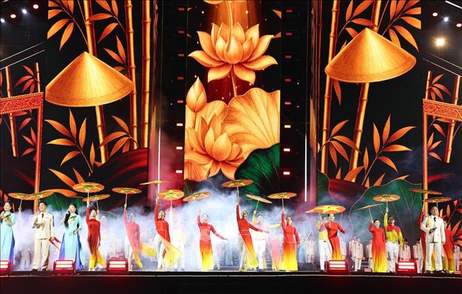 Một tiết mục nghệ thuật tại chương trình. Ảnh: Phạm Kiên - TTXVN