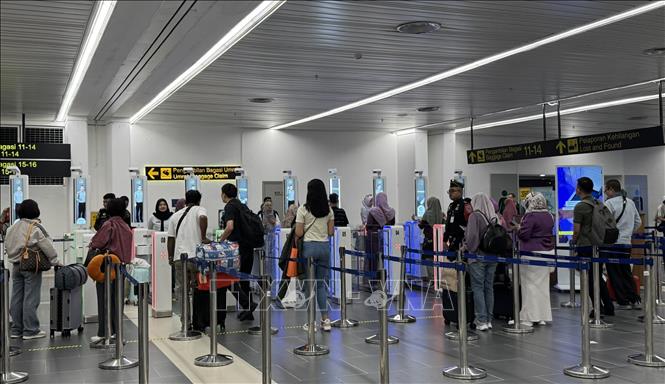 Các cột check-in tự động tại sân bay Soekarno Hatta. Ảnh: Đỗ Quyên - PV TTXVN tại Indonesia