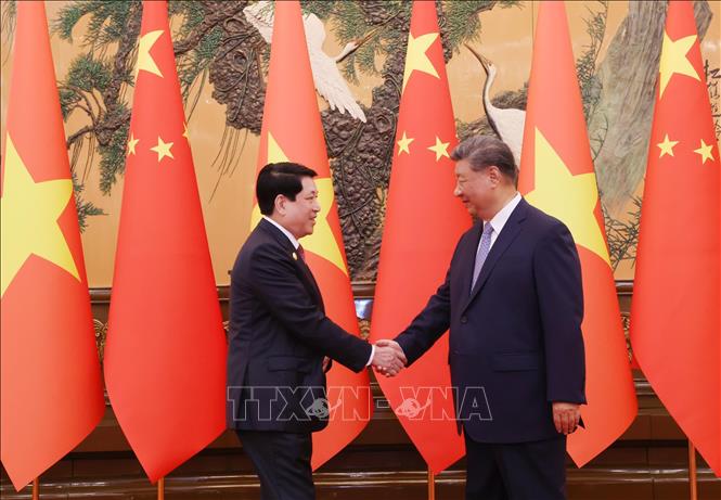 Tổng Bí thư, Chủ tịch nước Trung Quốc Tập Cận Bình đón Chủ tịch nước Lương Cường. Ảnh: Lâm Khánh – TTXVN