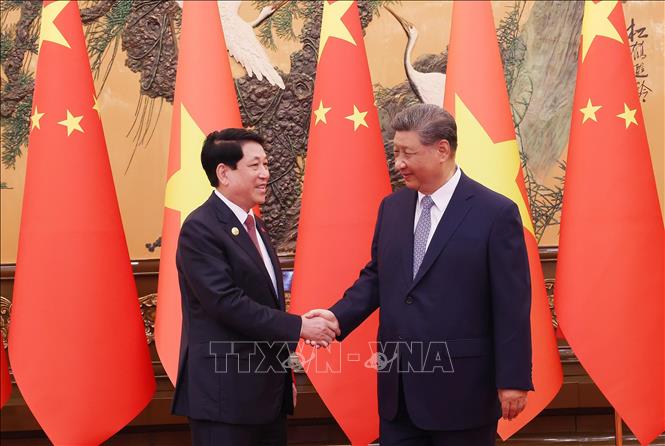 Tổng Bí thư, Chủ tịch nước Trung Quốc Tập Cận Bình đón Chủ tịch nước Lương Cường. Ảnh: Lâm Khánh – TTXVN