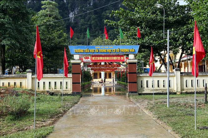 Trường Tiểu học và THCS Thượng Hóa (xã Kim Phú, Quảng Trị) đã cơ bản chuẩn xong cơ sở vật chất, chuẩn bị cho lễ khai giảng bước vào năm học mới. Ảnh: Tá Chuyên – TTXVN