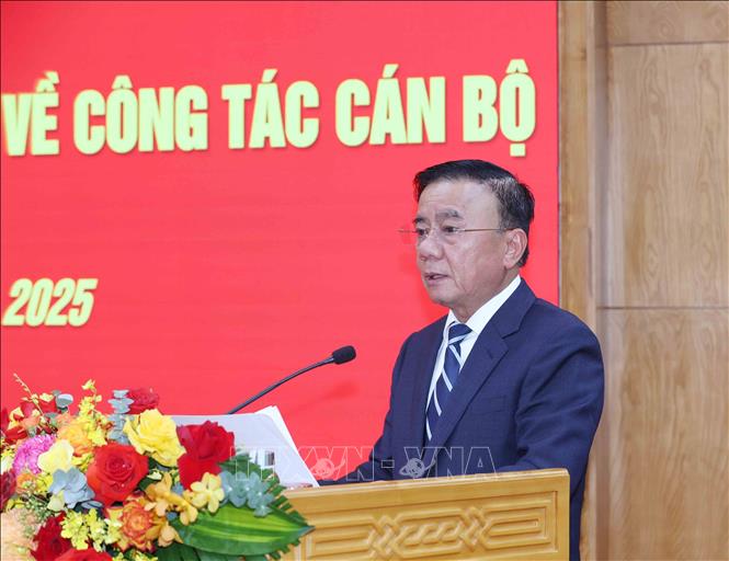 Đồng chí Trần Cẩm Tú, Uỷ viên Bộ Chính trị, Thường trực Ban Bí, Bí thư Đảng uỷ các cơ quan Đảng Trung ương phát biểu. Ảnh: Phương Hoa – TTXVN