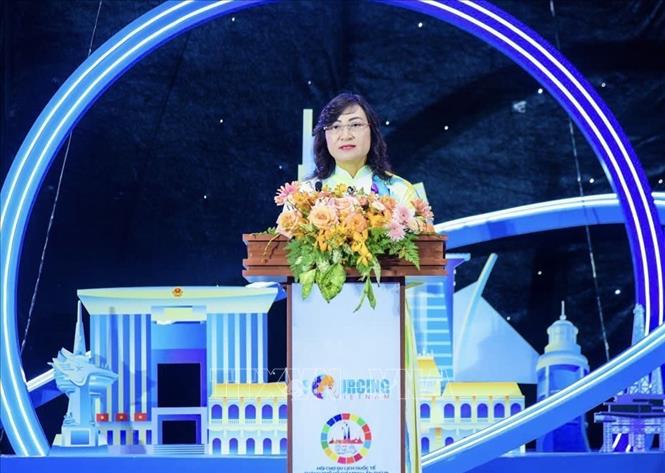 Bà Phan Thị Thắng, Thứ trưởng Bộ Công thương, phát biểu tại lễ khai mạc. Ảnh: Xuân Anh – TTXVN