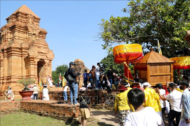 Khu di tích tháp Pô Sah Inư là điểm đến văn hóa không thể thiếu trong hành trình khám phá vùng biển của tỉnh Lâm Đồng. Ảnh: Hồng Hiếu - TTXVN