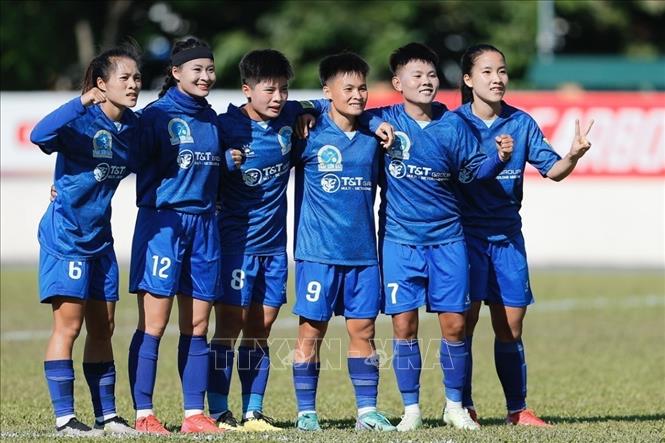 Cầu thủ Bích Thuỳ (số 7) ghi bàn thắng mở tỷ số cho CLB Thái Nguyên T&T. Ảnh: Minh Quyết - TTXVN