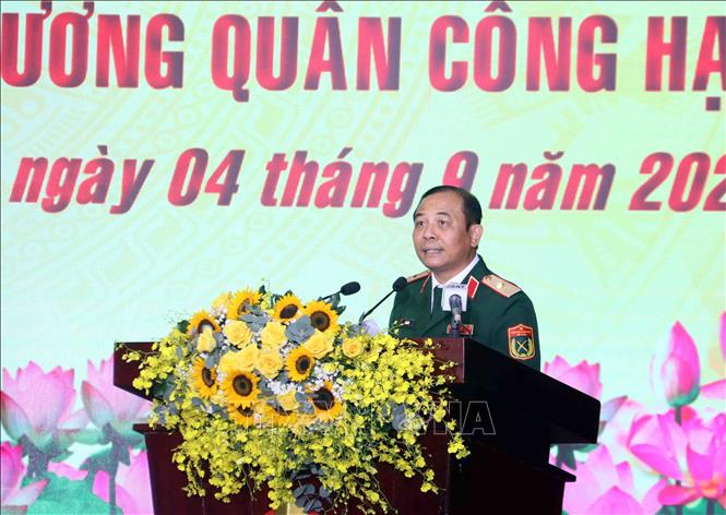Thiếu tướng Vũ Văn Điền, Tư lệnh Bộ Tư lệnh Thành phố Hồ Chí Minh phát biểu tại buổi lễ. Ảnh: Xuân Khu-TTXVN