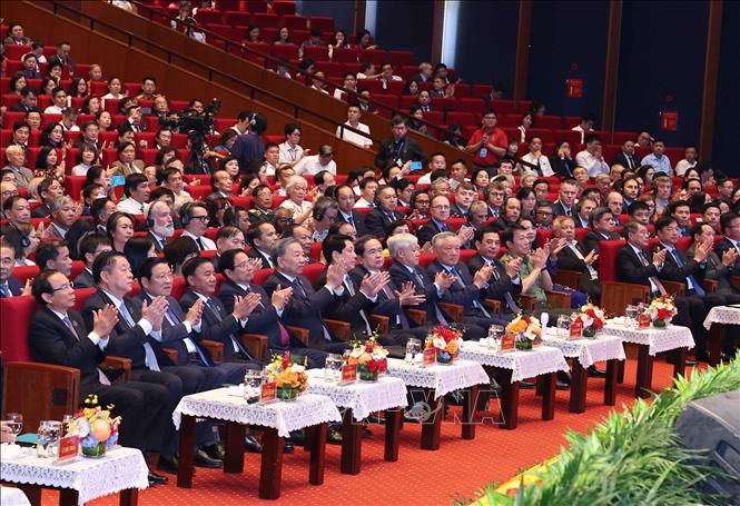 Tổng Bí thư Tô Lâm, các đồng chí lãnh đạo, nguyên lãnh đạo Đảng Nhà nước dự Lễ kỷ niệm. Ảnh: Thống Nhất – TTXVN