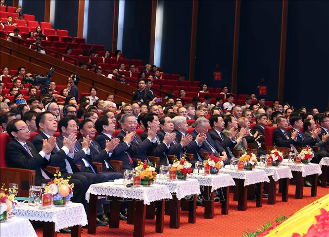 Tổng Bí thư Tô Lâm, các đồng chí lãnh đạo, nguyên lãnh đạo Đảng Nhà nước dự Lễ kỷ niệm. Ảnh: Thống Nhất – TTXVN