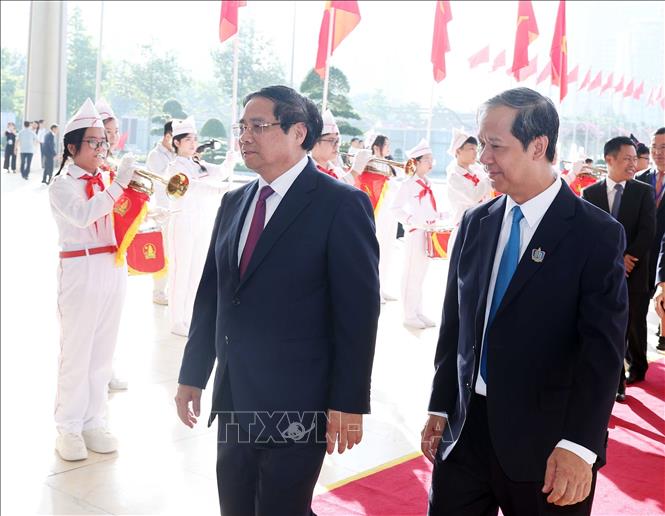Thủ tướng Phạm Minh Chính tới dự Lễ kỷ niệm 80 năm truyền thống ngành Giáo dục. Ảnh: Thống Nhất – TTXVN