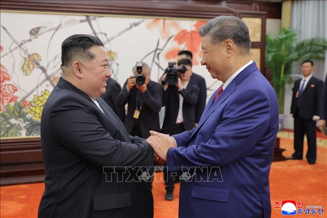 Ngày 4/9/2025, Chủ tịch Trung Quốc Tập Cận Bình có cuộc hội đàm với nhà lãnh đạo Triều Tiên Kim Jong Un tại thủ đô Bắc Kinh. Đây là cuộc gặp trực tiếp đầu tiên giữa hai nhà lãnh đạo trong hơn 6 năm qua, kể từ sau hội nghị thượng đỉnh ở Bình Nhưỡng hồi tháng 6/2019. Chủ tịch Tập Cận Bình nhấn mạnh Trung Quốc và Triều Tiên là 