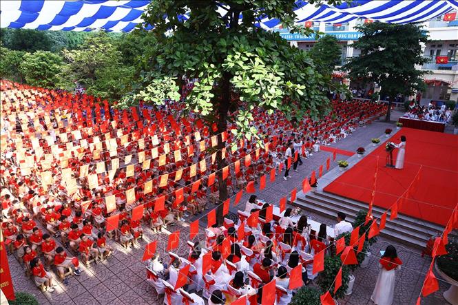 Lễ khai giảng tại trường Tiểu học Trung Yên (phường Yên Hòa). Ảnh: Huy Hùng - TTXVN