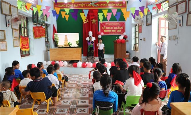 Lễ khai giảng tại Điểm trường bản Xa Mang, Trường tiểu học Sơn Điện 1 và Trường mầm non Sơn Điện 1, xã biên giới Sơn Điện, tỉnh Thanh Hóa. Ảnh: Nguyễn Nam-TTXVN