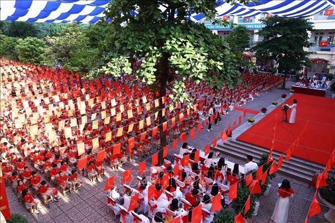 The first day of school ceremony at the Trung Yen Primary School in Hanoi. VNA Photo