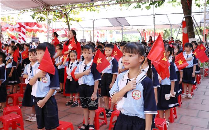 The first day of school ceremony at the Ninh Giang Primary School in Ninh Binh province. VNA Photo