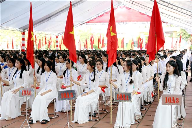 The first day of school ceremony at the Nguyen Trai High School in Hung Yen province. VNA Photo