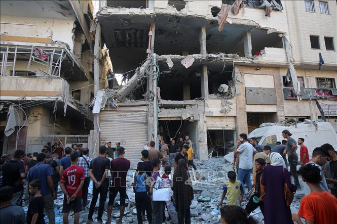 Ngày 31/8/2025, Lực lượng phòng vệ Israel (IDF) đã tiến hành các cuộc tấn công ác liệt vào thành phố Gaza và vùng phụ cận, gây thương vong lớn cho dân thường và buộc nhiều người phải di tản khẩn cấp. Truyền thông Israel đưa tin Abu Obeida - người phát ngôn cánh quân sự của Hamas - đã thiệt mạng trong các đợt tấn công này. Ảnh: THX/TTXVN