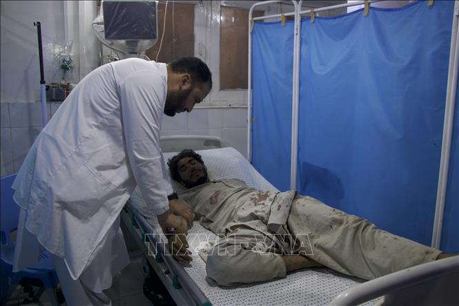 Trận động đất có độ lớn 6,0 xảy ra tại các tỉnh miền núi Kunar, Nangarhar và Laghman của Afghanistan đêm 31/8/2025, làm sụp đổ hàng loạt ngôi nhà khi người dân đang say ngủ, khiến ít nhất 2.217 người thiệt mạng và khoảng 4.000 người bị thương. Đây là một trong những trận động đất tồi tệ nhất tại quốc gia nghèo khó này trong nhiều thập kỷ qua. Ảnh: THX/TTXVN