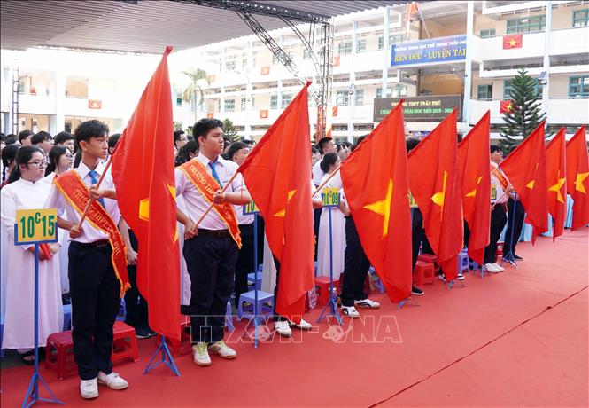 Khai giảng năm học mới tại Trường THPT Trần Phú (phường Phú Thọ Hoà, Thành phố Hồ Chí Minh). Ảnh: Trung Tuyến - TTXVN