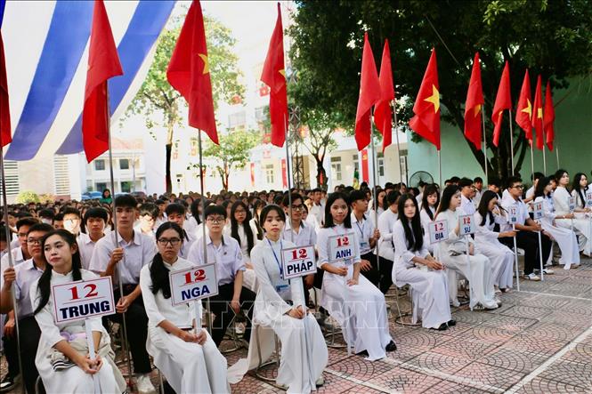 Học sinh Trường THPT Chuyên Hoàng Văn Thụ, phường Hòa Bình, tỉnh Phú Thọ, trong ngày khai giảng năm học mới 2025-2026. Ảnh: Vũ Hà- TTXVN
