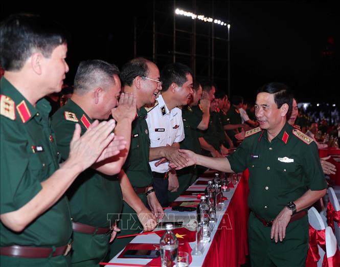 Đại tướng Phan Văn Giang và các đại biểu dự chương trình. Ảnh: Trọng Đức - TTXVN