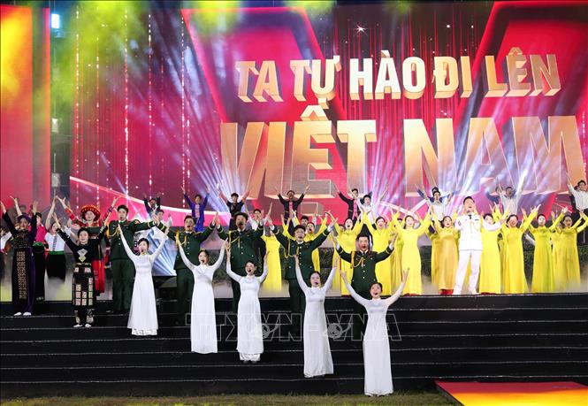 Các tiết mục văn nghệ đặc sắc tại chương trình.  Ảnh: Trọng Đức - TTXVN