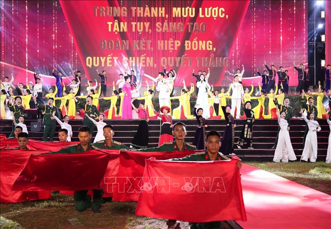 Các tiết mục văn nghệ đặc sắc tại chương trình.  Ảnh: Trọng Đức - TTXVN