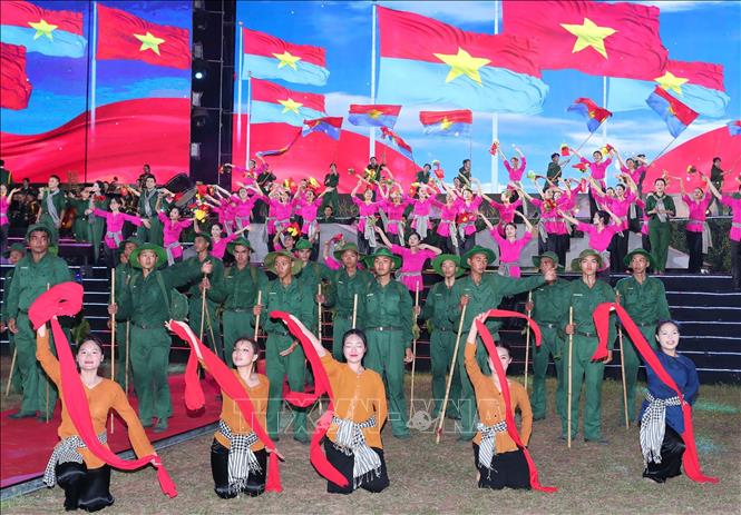 Tiết mục nghệ thuật đặc sắc tại chương trình. Ảnh: Trọng Đức - TTXVN