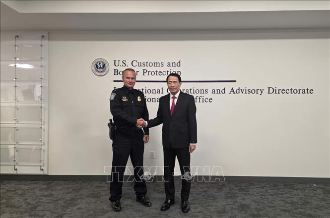 Thứ trưởng Bộ Công an Lê Quốc Hùng làm việc với Cơ quan Hải quan và Bảo vệ Biên giới Hoa Kỳ (CBP) ngày 4/9/2025. Ảnh: TTXVN phát