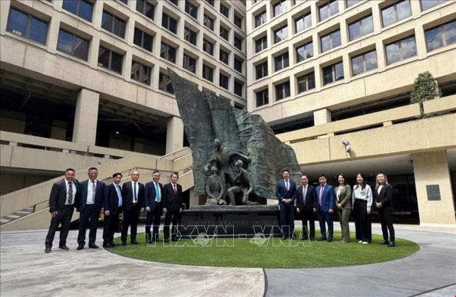 Thứ trưởng Bộ Công an Lê Quốc Hùng làm việc với Cơ quan Điều tra Liên bang Hoa Kỳ (FBI) ngày 4/9/2025. Ảnh: TTXVN phát