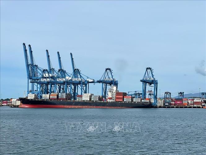 Khu vực cảng biển thuộc kênh đào Panama- tuyến đường thủy nhân tạo dài 82 km nối Đại Tây Dương với Thái Bình Dương. Ảnh: TTXVN phát