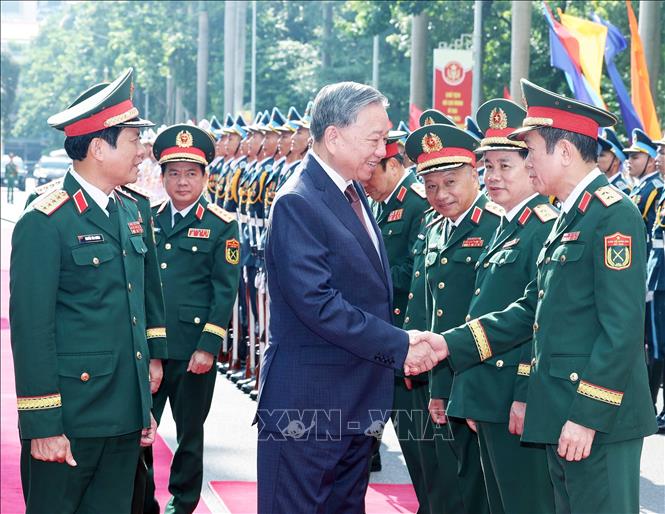 Tổng Bí thư Tô Lâm gặp mặt các đại biểu tại Lễ kỷ niệm 80 năm Ngày truyền thống Bộ tổng Tham mưu Quân đội nhân dân Việt Nam. Ảnh: Thống Nhất – TTXVN