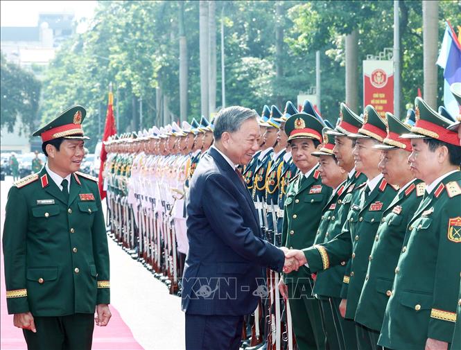 Tổng Bí thư Tô Lâm gặp mặt các đại biểu tại Lễ kỷ niệm 80 năm Ngày truyền thống Bộ tổng Tham mưu Quân đội nhân dân Việt Nam. Ảnh: Thống Nhất – TTXVN