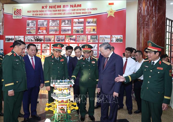 Tổng Bí thư Tô Lâm thăm Khu trưng bày tại lễ kỷ niệm. Ảnh: Thống Nhất – TTXVN