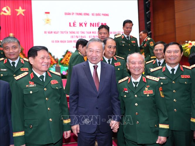 Tổng Bí thư Tô Lâm với các đại biểu tại lễ kỷ niệm. Ảnh: Trọng Đức - TTXVN