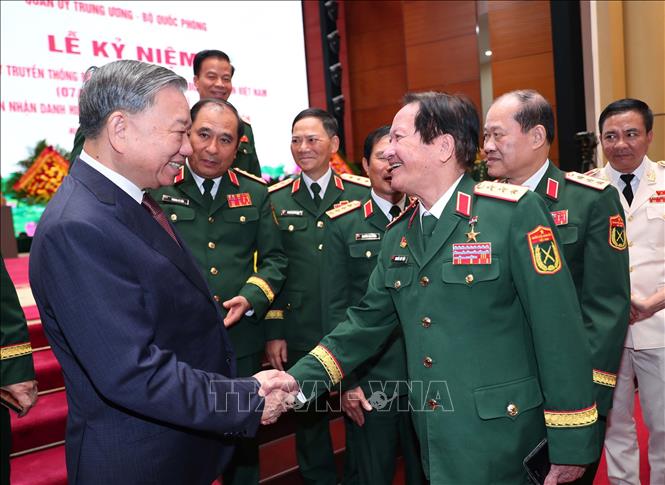 Tổng Bí thư Tô Lâm với các đại biểu tại lễ kỷ niệm. Ảnh: Trọng Đức - TTXVN